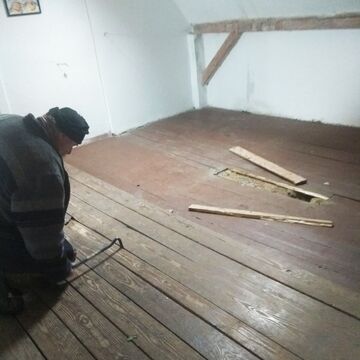 Od (nové) podlahy