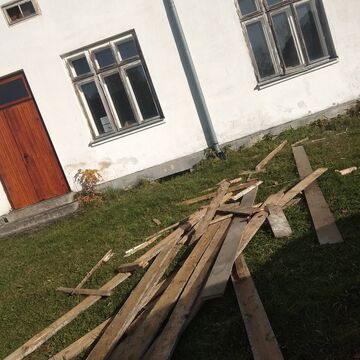 Od (nové) podlahy
